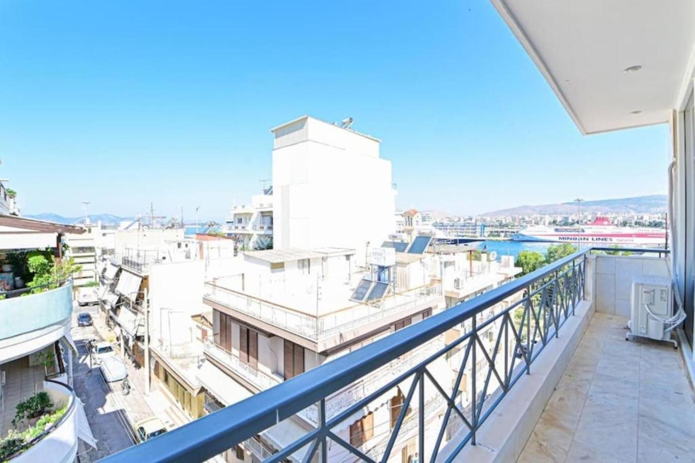 Cozy Apartment Located On Piraeus Port Area- Exteriör bild