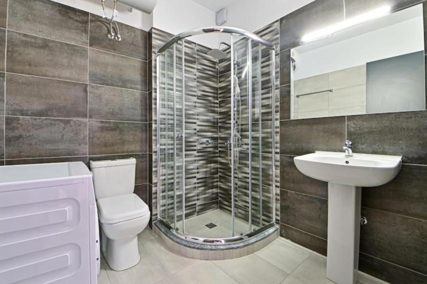 Cozy Apartment Located On Piraeus Port Area- Exteriör bild