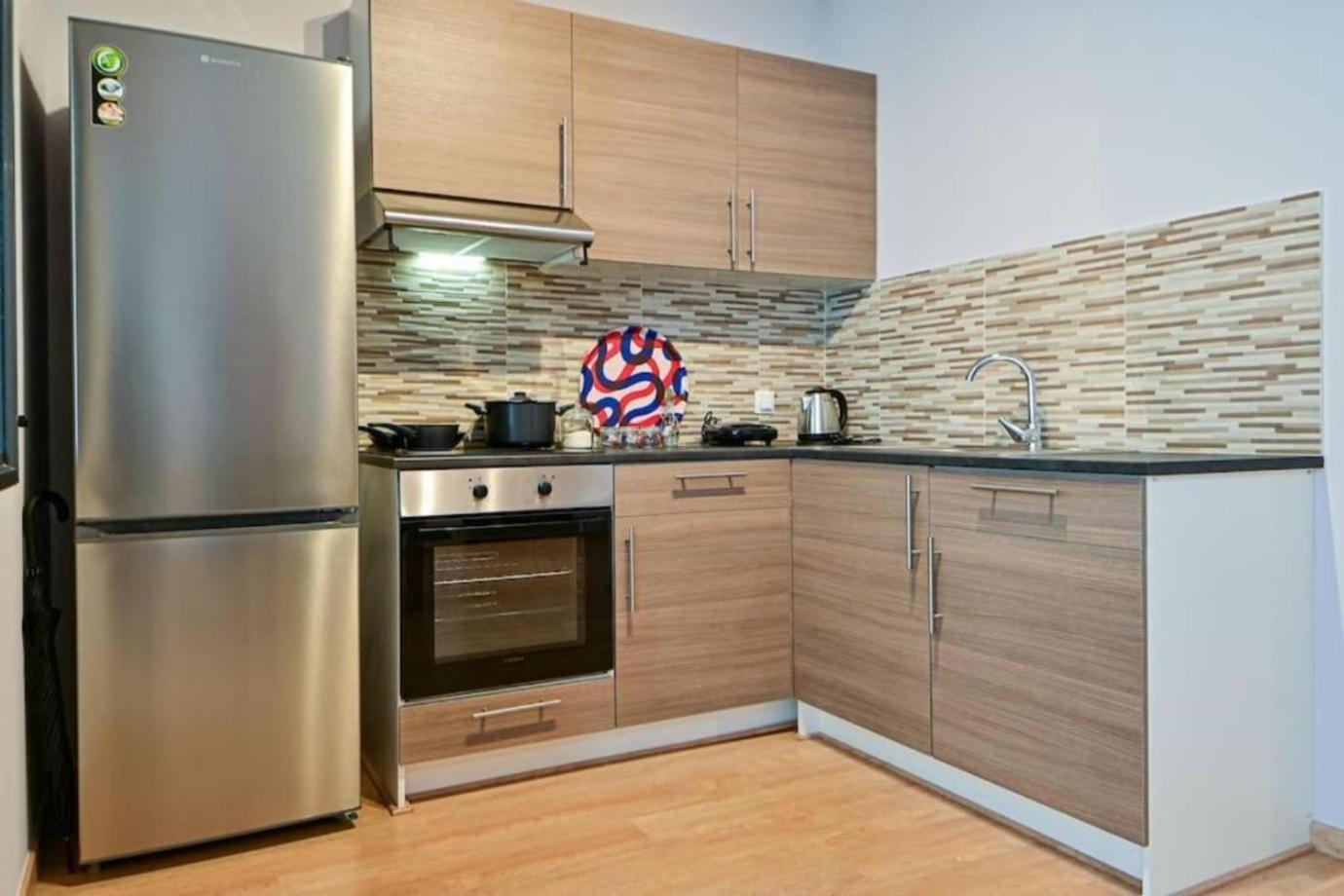 Cozy Apartment Located On Piraeus Port Area- Exteriör bild