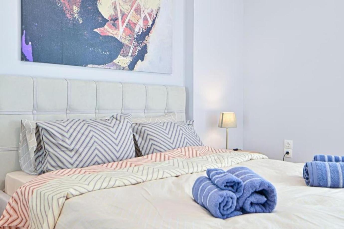 Cozy Apartment Located On Piraeus Port Area- Exteriör bild